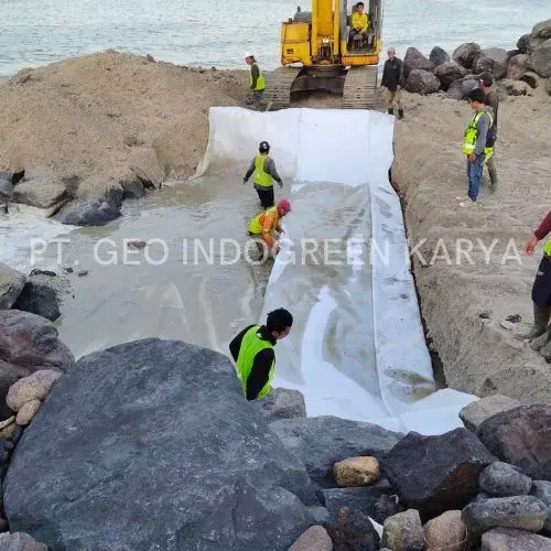 GEOTEXTILE-NON-WOVEN-PROYEK-STRUCTURE-OF-GROIN-B2-AND-B3-AT-SERANGAN-BALI-3